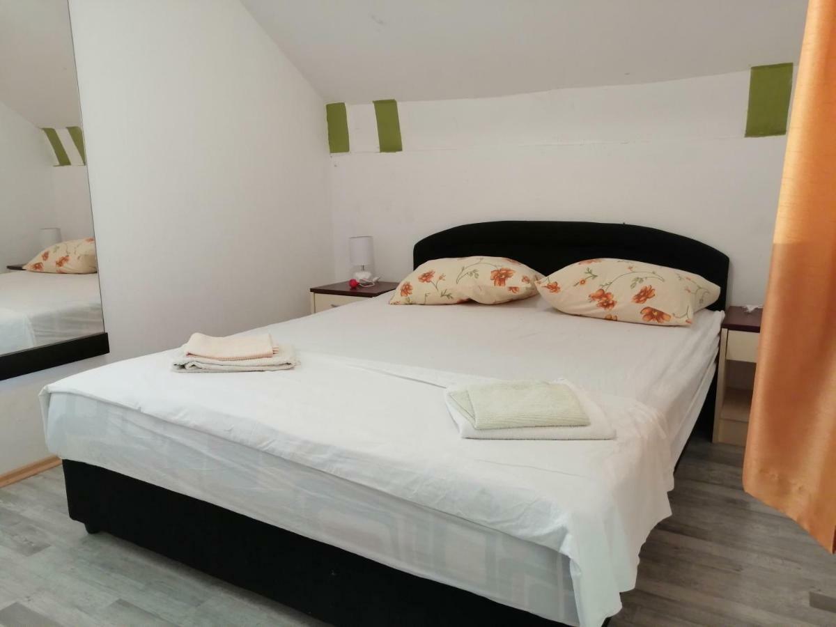 Apartmani Petra Vrsi Exterior foto